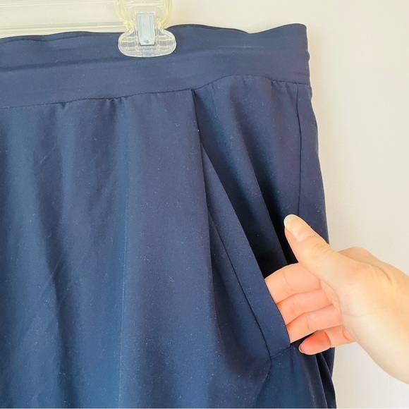 Athleta Plus Size Venture Pant in Navy - Picture 9 of 14